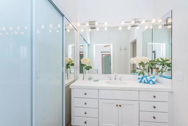 729 Poinsettia Park, Encinitas CA: https://media.crmls.org/mediaz/06c9aa80-8789-420e-9e90-97cfda93fff0.jpg