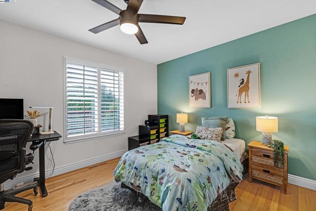 20340 Hunters Knls, Castro Valley CA: https://media.crmls.org/mediaz/06c9d0b0-c5ba-44a5-876c-10ee399b0cd5.jpg