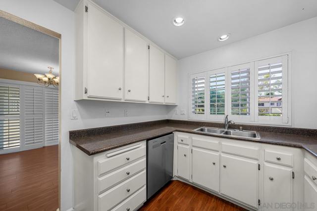 4210 Porte De Palmas, San Diego CA: https://media.crmls.org/mediaz/06c9df12-c48f-452c-8471-57176237e28e.jpg