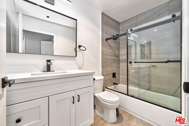 525 S Berendo Street, Los Angeles CA: https://media.crmls.org/mediaz/06cabbed-c008-47b2-871f-c0cbfed47829.jpg