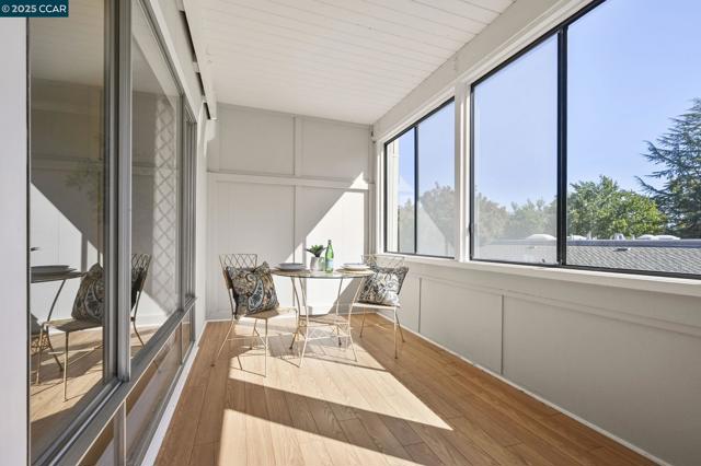 2000 Golden Rain Road, Walnut Creek CA: https://media.crmls.org/mediaz/06cae12c-a0ae-472d-a63c-dec2fb85200a.jpg