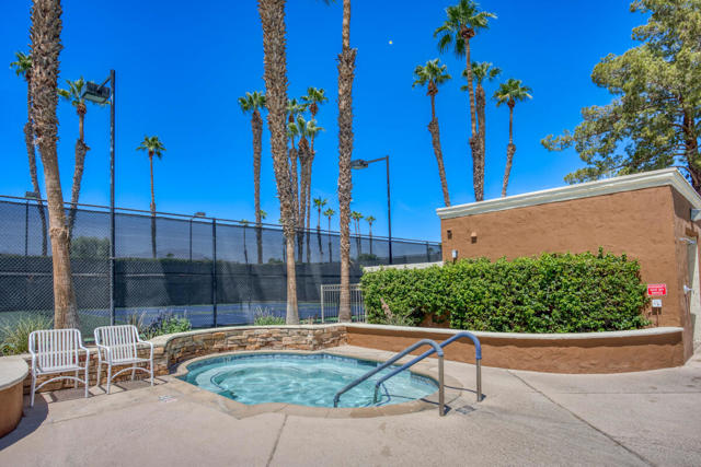 42740 Sand Dune Drive, Palm Desert CA: https://media.crmls.org/mediaz/06cb707a-42fb-4ed6-b107-b2e1d9a0bae1.jpg