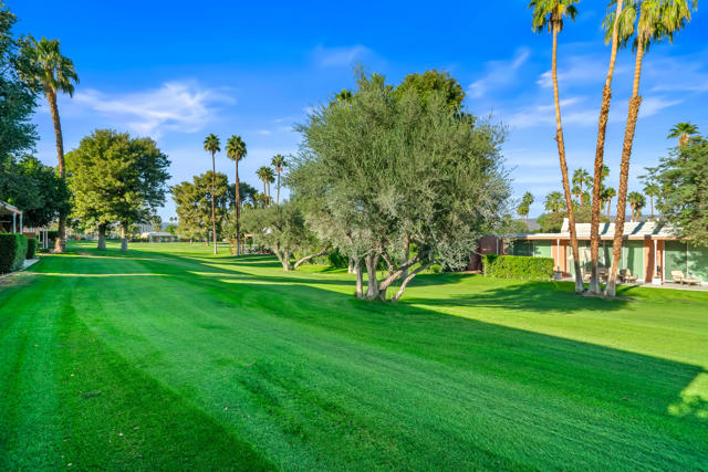 47444 Rabat Drive, Palm Desert CA: https://media.crmls.org/mediaz/06cb96c9-de9c-4bb3-86fe-0250a523521f.jpg