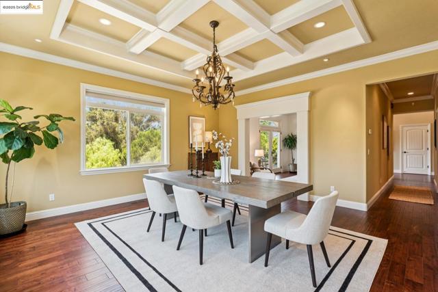 3244 Ridgeview PL, Hayward CA: https://media.crmls.org/mediaz/06cc5238-5784-4c18-a56e-d34af54d9a41.jpg