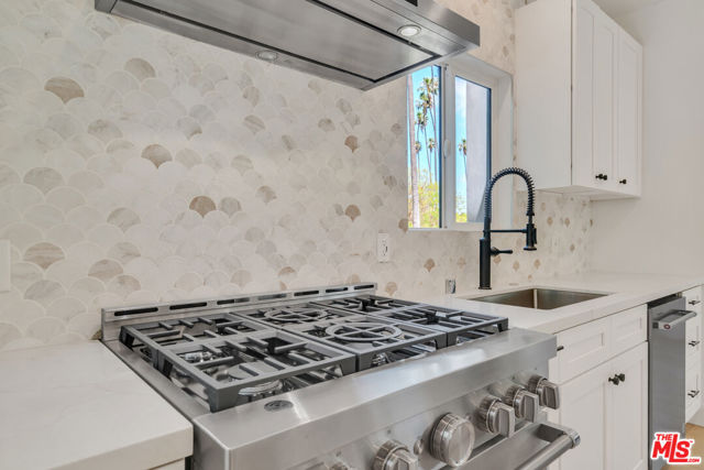 4308 Victoria Park Drive, Los Angeles CA: https://media.crmls.org/mediaz/06cca3f6-52c1-476a-9b72-2ab29e8d05f8.jpg