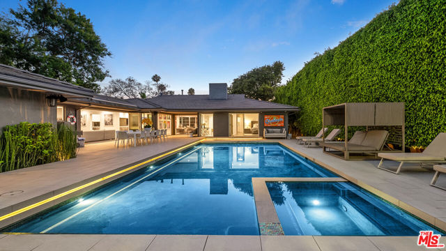 602 N Whittier Drive, Beverly Hills CA: https://media.crmls.org/mediaz/06ce6c14-63e7-42b4-8a82-01ad0aab3630.jpg