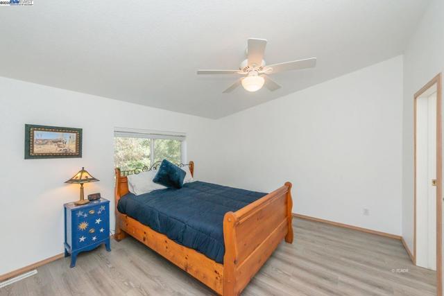 430 Bridge Rd, Douglas City CA: https://media.crmls.org/mediaz/06ce947c-86ae-42d3-8dfb-402f7ec0ce17.jpg