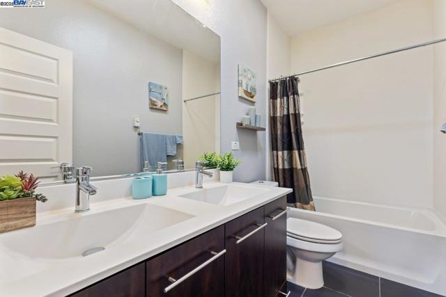 1050 Clear Lake Dr, Oakley CA: https://media.crmls.org/mediaz/06cee09b-cd3c-4f3a-851d-fc0d2194ae03.jpg