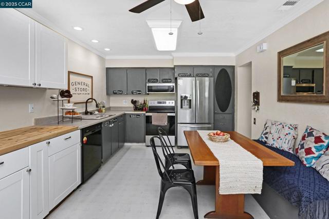 2745 Minert Rd, Concord CA: https://media.crmls.org/mediaz/06cf63b0-ab9e-4cd7-8e09-a759e5db9555.jpg
