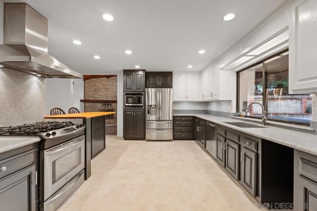 11580 Manzanita Rd, Lakeside CA: https://media.crmls.org/mediaz/06cf6cea-8904-4e21-b12c-56dfa44e94f3.jpg