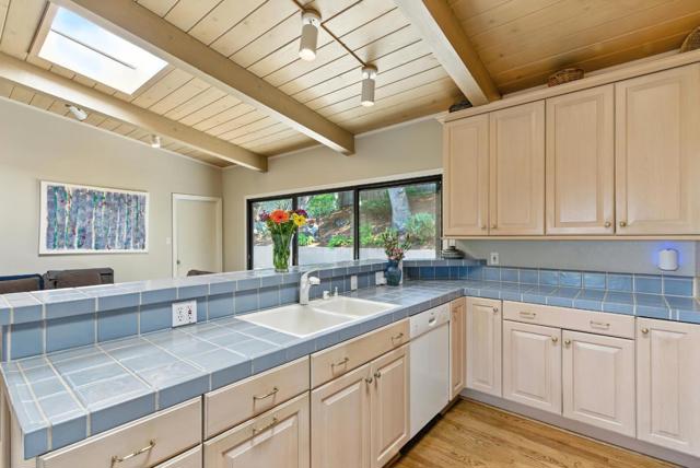 2935 Sherwood Drive, San Carlos CA: https://media.crmls.org/mediaz/06cf88d0-d778-48d2-a58c-c3f90bac93cd.jpg