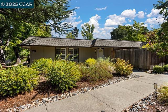 1932 Ptarmigan Dr, Walnut Creek CA: https://media.crmls.org/mediaz/06cf9013-76c5-4b78-bb41-2bf136387a6d.jpg
