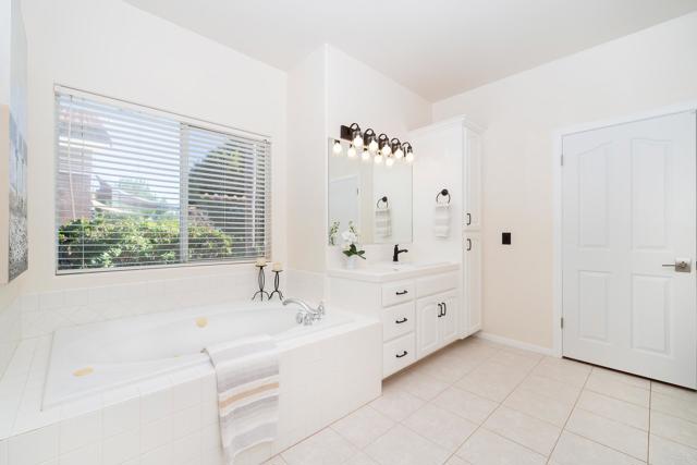 1185 Cedar Summit Drive, Ramona CA: https://media.crmls.org/mediaz/06cf9e06-916e-43b6-8424-0e4b4b638611.jpg