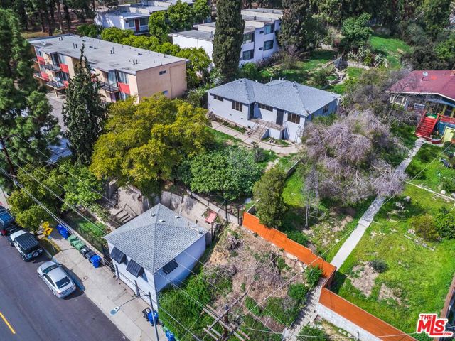 2115 CHARLOTTE Street, Los Angeles CA: https://media.crmls.org/mediaz/06d1711e-3386-45c7-b408-e10421604516.jpg