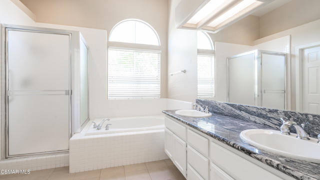 2210 Rutland Place, Thousand Oaks CA: https://media.crmls.org/mediaz/06d1b462-7feb-48eb-8d49-fb625581f05a.jpg