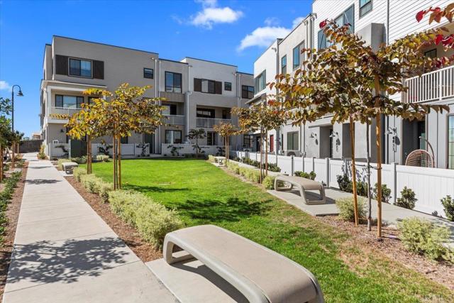 Detail Gallery Image 2 of 35 For 2590 Broom Ln, Carlsbad,  CA 92008 - 4 Beds | 3/1 Baths