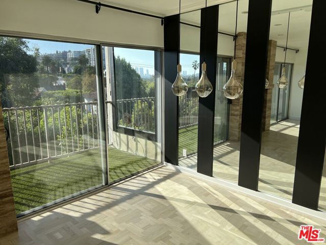 949 N Kings Road, West Hollywood CA: https://media.crmls.org/mediaz/06d24c85-bb15-4d04-87f4-befc970f23de.jpg