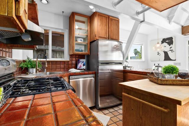 360 36th Avenue, Santa Cruz CA: https://media.crmls.org/mediaz/06d2fa7b-afa5-46dd-9867-f929dc71a810.jpg