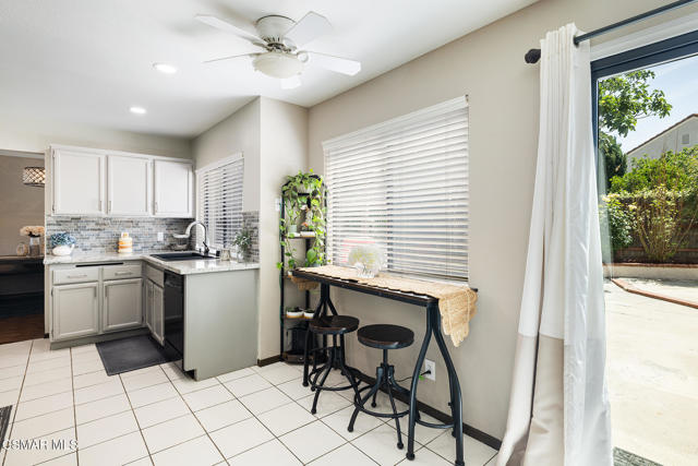 2124 Snowberry Court, Simi Valley CA: https://media.crmls.org/mediaz/06d33148-6685-4368-b838-957d49c14ad1.jpg