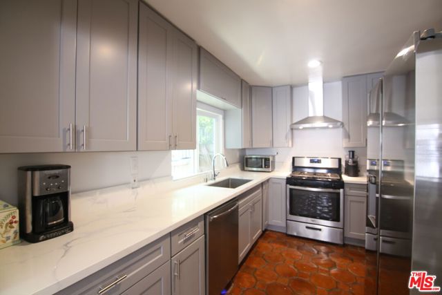 1028 N Hayworth Avenue, West Hollywood CA: https://media.crmls.org/mediaz/06d34f1c-ff53-44e7-a4af-34ca7f3ea13f.jpg