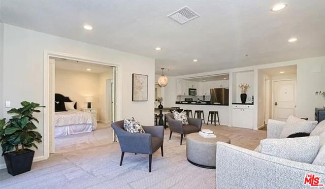 880 1st Street, Los Angeles, California 90012, 2 Bedrooms Bedrooms, ,2 BathroomsBathrooms,Condominium,For Sale,1st,24431939