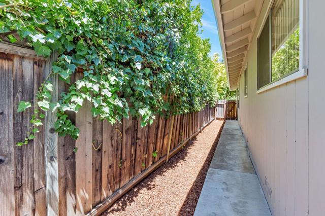 3210 South Court, Palo Alto CA: https://media.crmls.org/mediaz/06d3b0f8-1799-406d-8af7-84336c27cf12.jpg