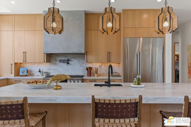 8 Desert Lark Circle, Rancho Mirage, CA 92270