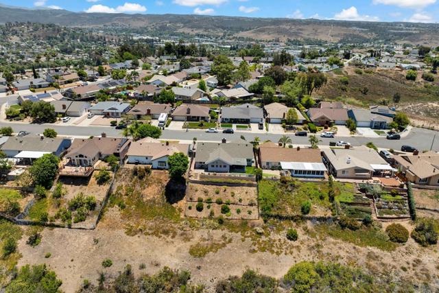 13710 Ahwahnee Way, Poway CA: https://media.crmls.org/mediaz/06d43a9e-7bec-43b1-80c7-982830ac9a39.jpg