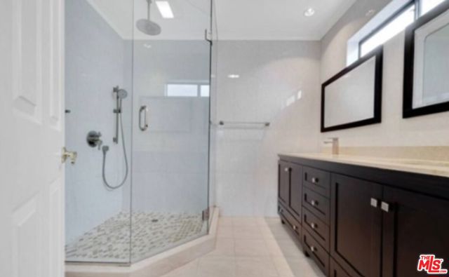 5340 Wilkinson Avenue, Valley Village CA: https://media.crmls.org/mediaz/06d47eed-6f4d-42d9-815b-be5ed115cb17.jpg