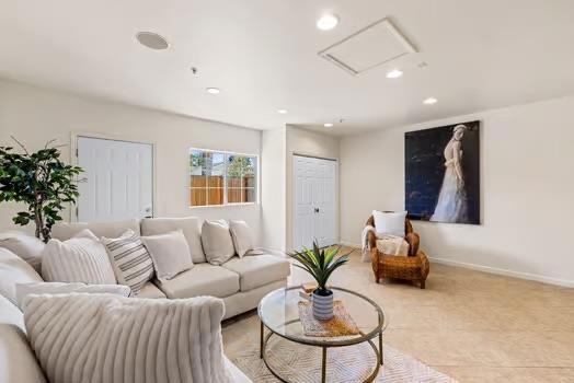 425 Alcalde Avenue, Monterey CA: https://media.crmls.org/mediaz/06d59021-1943-49f0-b429-e5e8ac76964f.jpg