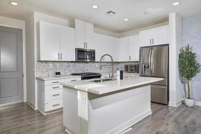 Detail Gallery Image 13 of 41 For 1278 via Fanal, Oceanside,  CA 92056 - 4 Beds | 2/1 Baths