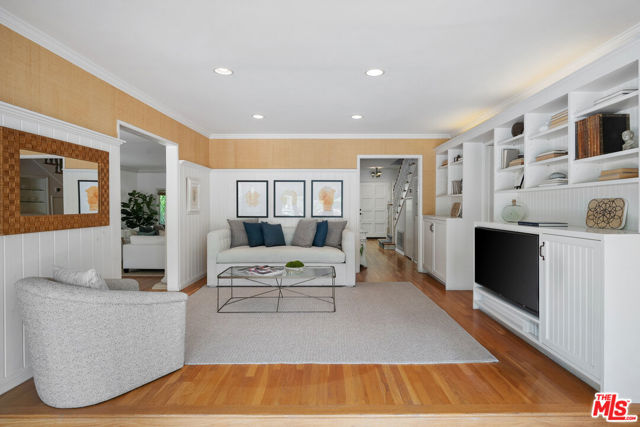 11818 Laurel Hills Road, Studio City CA: https://media.crmls.org/mediaz/06d5c3fb-f988-4e3d-a395-e0a28556bd40.jpg