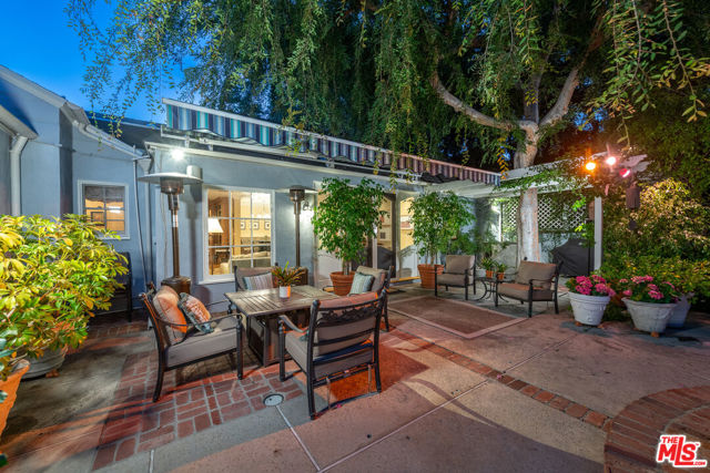 4722 Noeline Avenue, Encino CA: https://media.crmls.org/mediaz/06d606ce-9d90-47cc-af47-af47ac9d3937.jpg