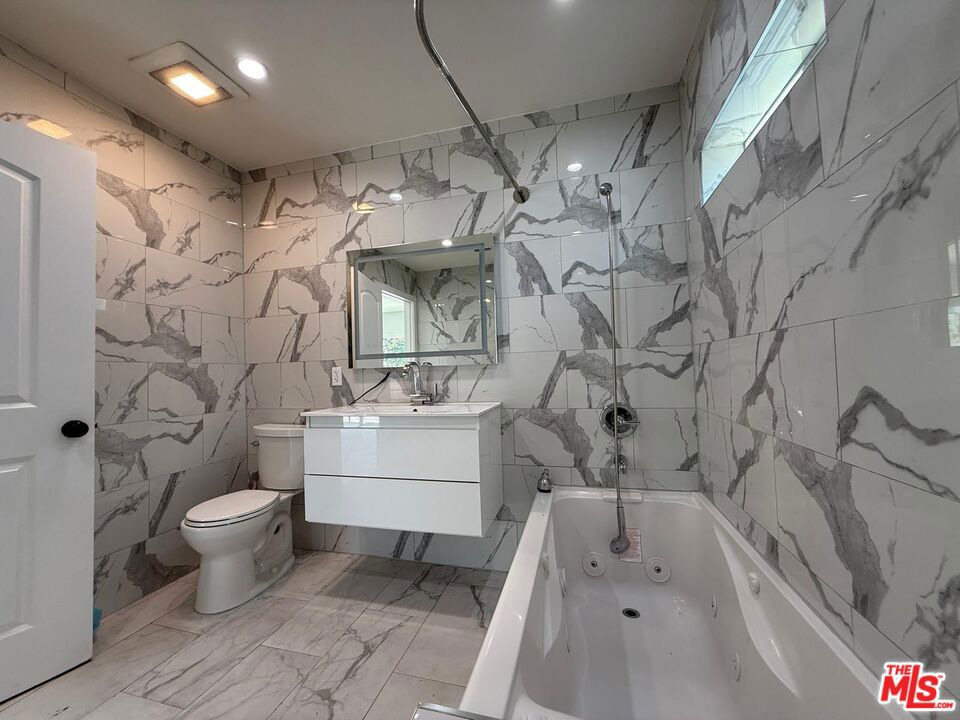 https://media.crmls.org/mediaz/06d65ce1-7ffb-4707-9883-ab220a68e046.jpg?preset=X-Large