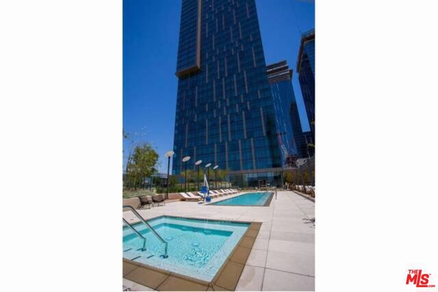 889 Francisco Street, Los Angeles CA: https://media.crmls.org/mediaz/06d6b194-b969-42e1-91e3-8961d85d4dbf.jpg
