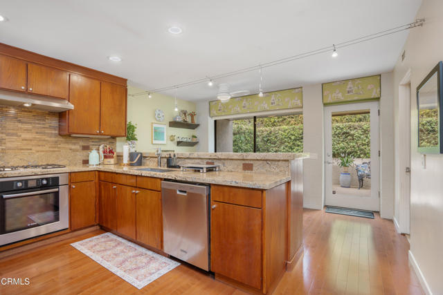 Detail Gallery Image 13 of 44 For 108 S Grand Ave, Pasadena,  CA 91105 - 3 Beds | 2/1 Baths