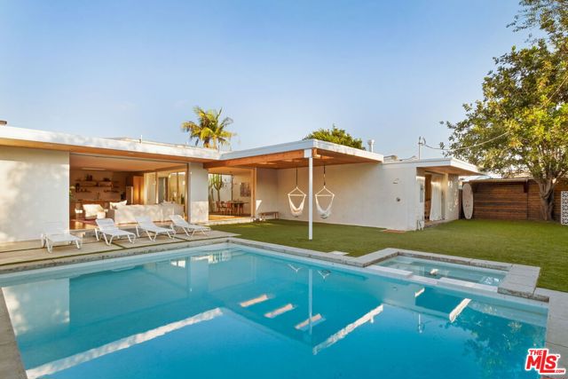 6641 Bedford Avenue, Los Angeles CA: https://media.crmls.org/mediaz/06d6d8fd-8d89-40b3-9f60-d53ade8b0753.jpg