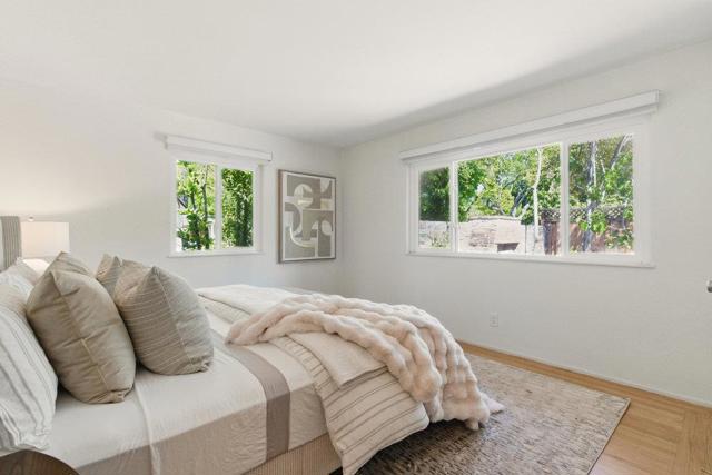 341 Linfield Drive, Menlo Park CA: https://media.crmls.org/mediaz/06d70360-0e86-41c0-b8b2-4e0208d3f441.jpg
