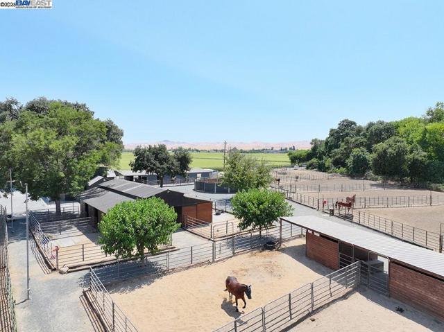 3335 Kellogg Creek Rd, Byron CA: https://media.crmls.org/mediaz/06d78dc0-6524-415e-ab36-ef76a2a0009c.jpg