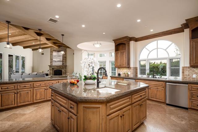 Detail Gallery Image 13 of 42 For 6627 Calle Ponte Bella, Rancho Santa Fe,  CA 92091 - 5 Beds | 6/1 Baths