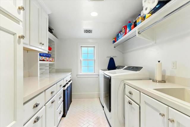 16218 George St, Los Gatos CA: https://media.crmls.org/mediaz/06d908ce-ebea-4f83-933b-813692194fe6.jpg