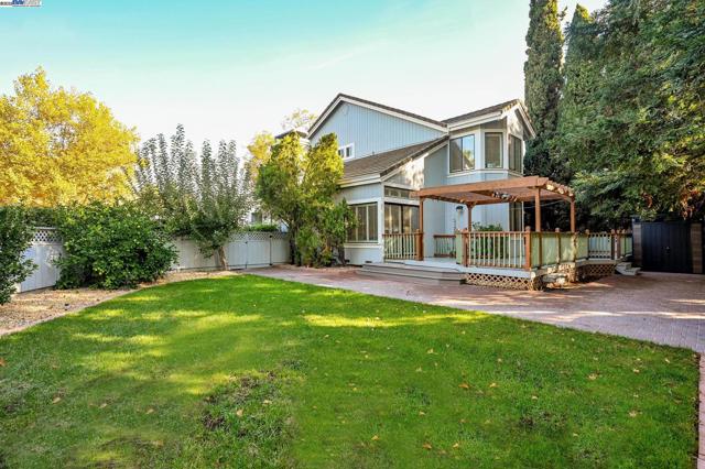 112 Kingswood Cir, Danville CA: https://media.crmls.org/mediaz/06d96b97-af95-4ad9-a382-ca0d09d3f474.jpg