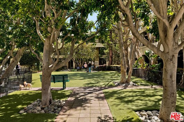 4335 Marina City Drive, Marina del Rey CA: https://media.crmls.org/mediaz/06d9db60-9069-4900-9975-a1a7fbbd1a91.jpg