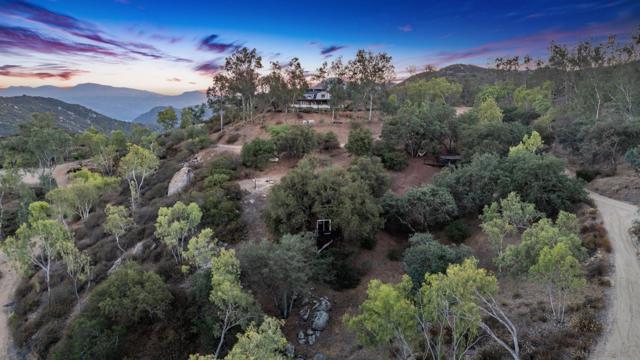 23898 Crown Hill Ln, Escondido CA: https://media.crmls.org/mediaz/06d9ea48-268f-42bb-8780-131c85d5b165.jpg
