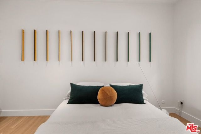 4934 La Roda Avenue, Los Angeles CA: https://media.crmls.org/mediaz/06da2dfa-d726-4e5d-ba73-3cc5337cef7f.jpg