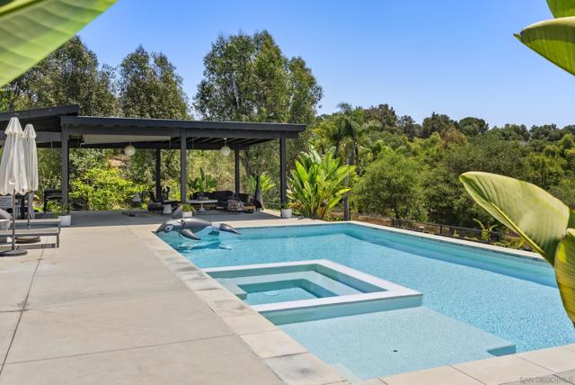 3860 Las Flores, Fallbrook CA: https://media.crmls.org/mediaz/06da800d-fff2-4b23-8bc5-f8cf510fd7ac.jpg