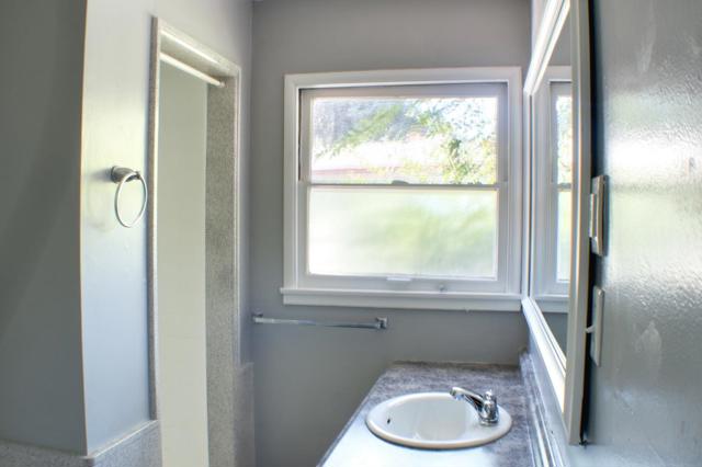 640 Circle Drive, East Palo Alto CA: https://media.crmls.org/mediaz/06daa548-2a3c-48ef-aeca-c6d6d3cb972e.jpg