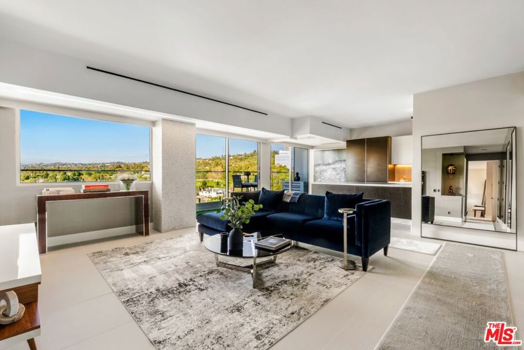 838 N Doheny Drive #1202