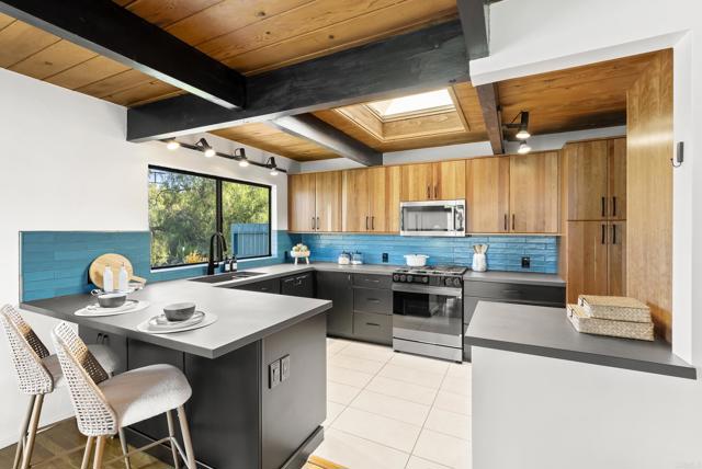 Detail Gallery Image 19 of 50 For 1004 W Walnut Ave., San Diego,  CA 92103 - 4 Beds | 3 Baths