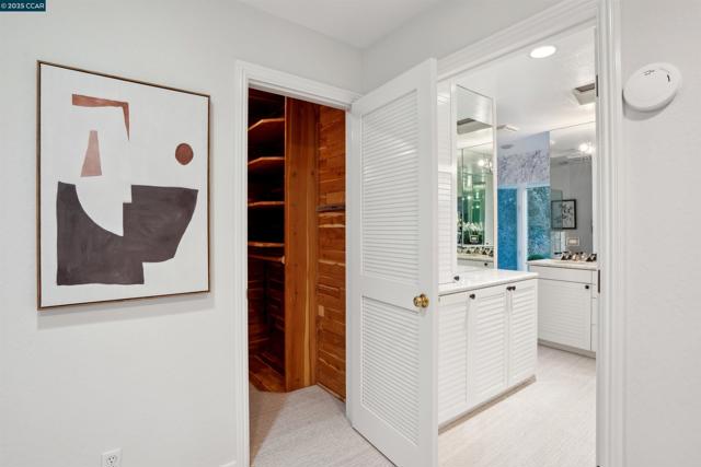 35 Tiger Tail Court, Orinda CA: https://media.crmls.org/mediaz/06dbbe18-9a08-4891-b0ca-85e3246e6641.jpg